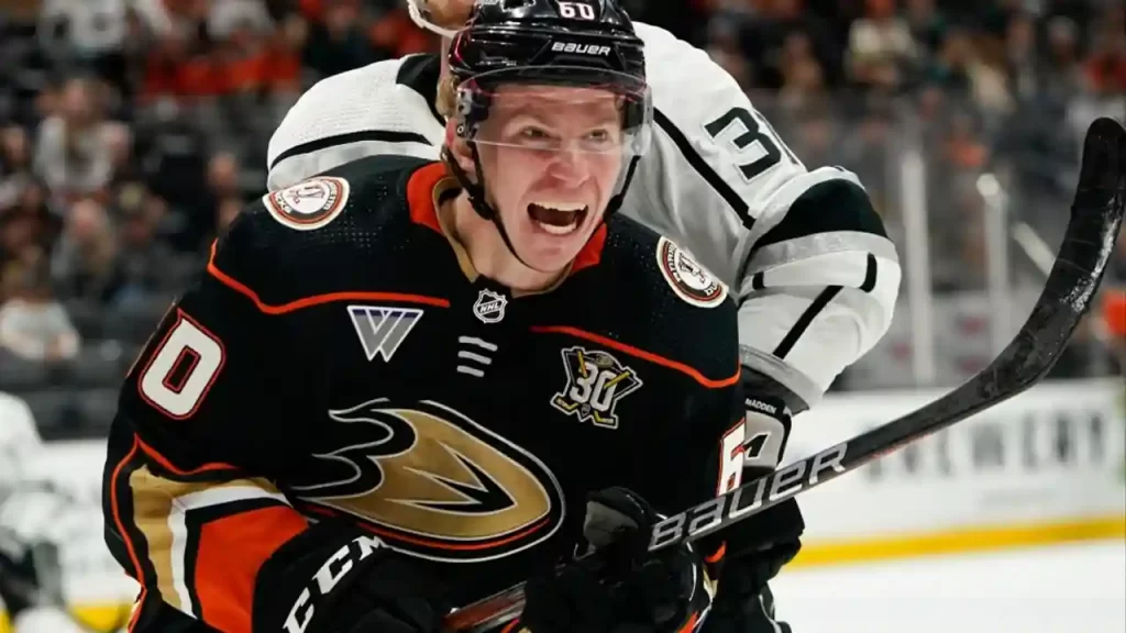 Ducks, Defenseman Jackson LaCombe